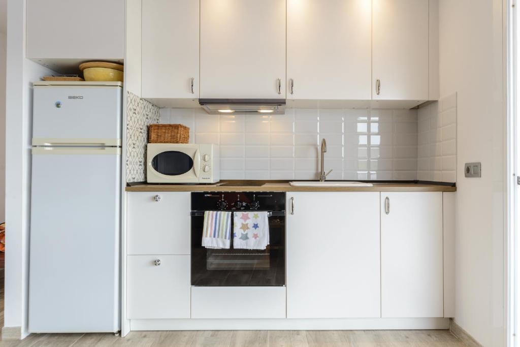Kuchyňa alebo kuchynka v ubytovaní Apartamento en la Playa de la Fosca