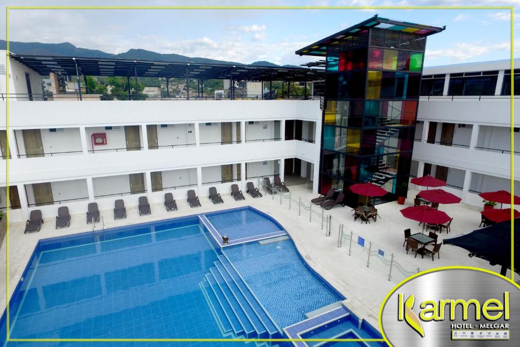 La alberca dentro o cerca de Hotel Karmel