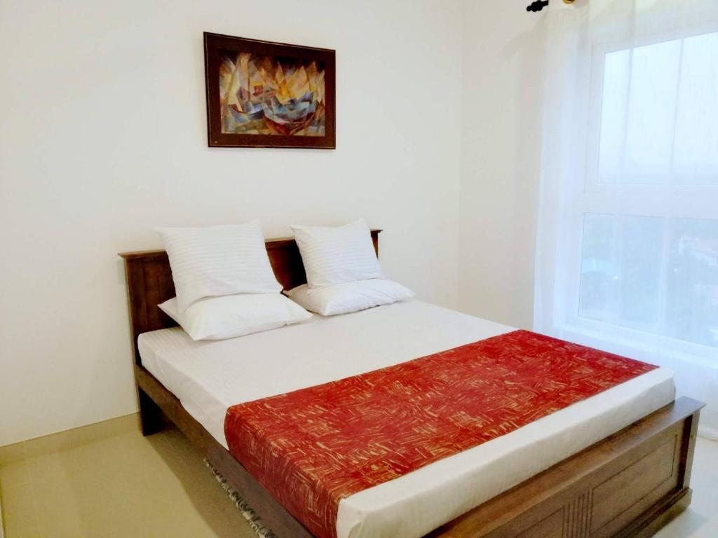 En eller flere senger på et rom på Galle Fairway - Brand new 2 bedroom Apartment