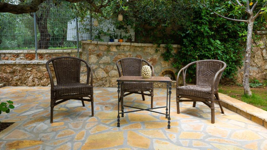 Patio nebo venkovní prostory v ubytování Ionian View Apartments - Parga Panoramic Seaview Gems