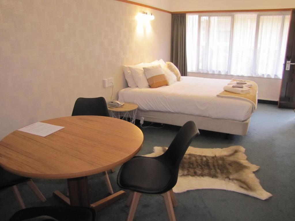 Postel nebo postele na pokoji v ubytování The Beachcomber Hotel