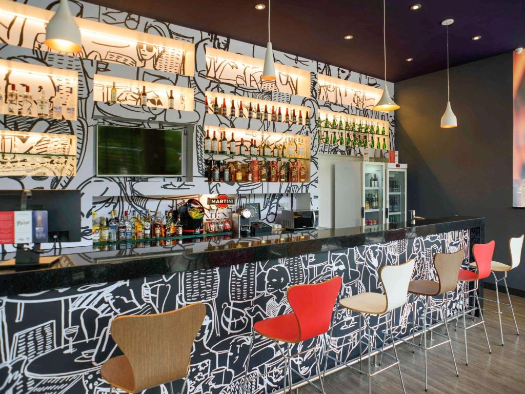 O lounge ou bar de ibis Itatiba