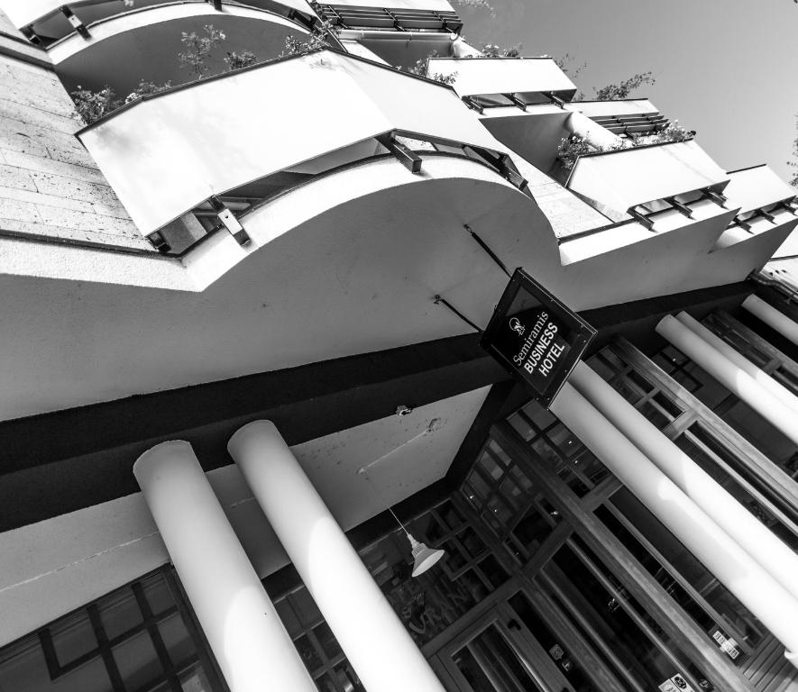 Semiramis Business Hotel 5000 Szolnok, Magyar út 23. kép - 1