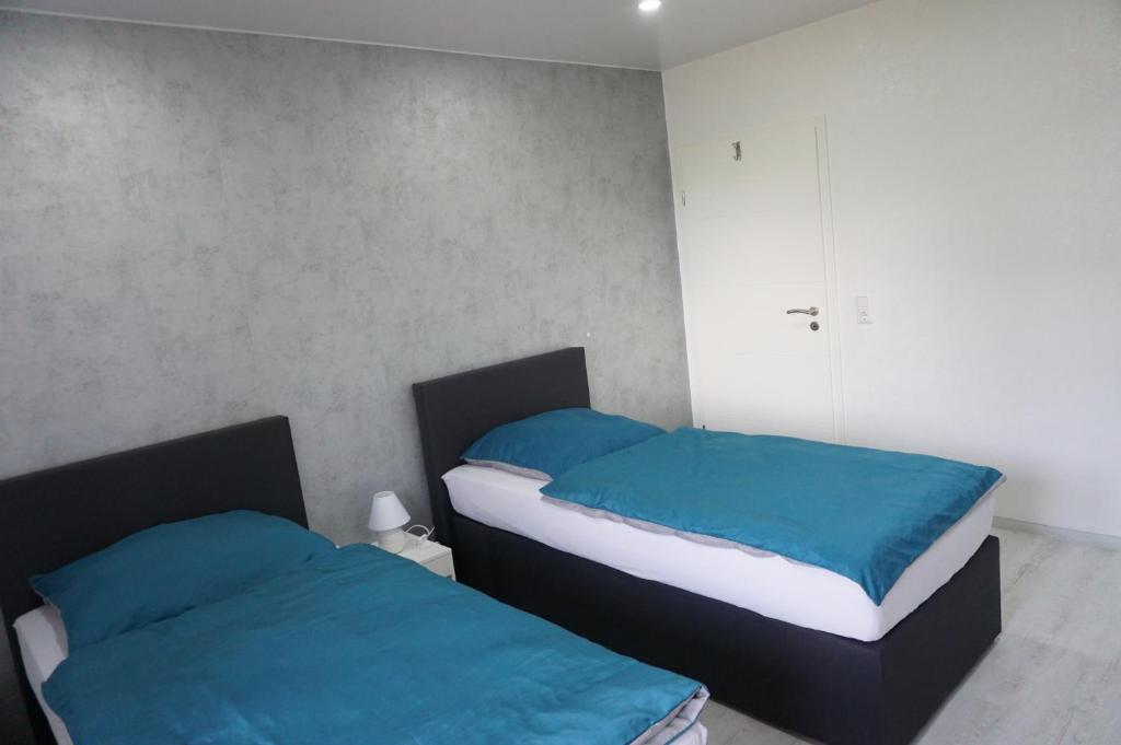 Postel nebo postele na pokoji v ubytování Moderne Erdgeschoss Kleikamp 4a