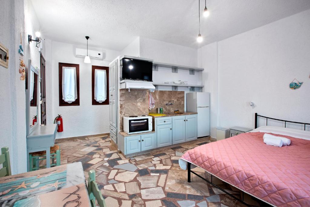 Kuchyň nebo kuchyňský kout v ubytování New Aurora Apts Studios