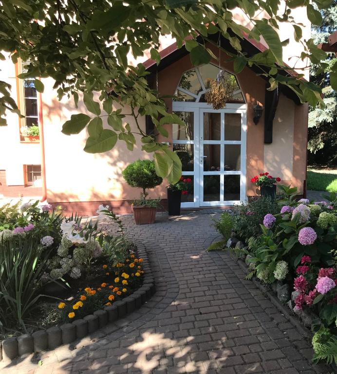 Vonkajšia záhrada v ubytovaní Apartament u Gabi