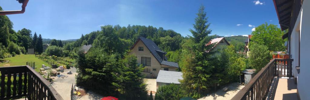 Splošen pogled na gorovje oz. razgled na gore, ki ga ponuja zasebna nastanitev