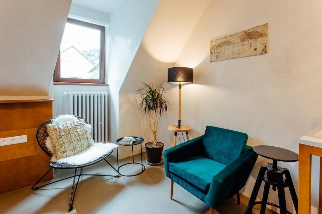 Posedenie v ubytovaní Cozy Blue House Apartment in heart of Old Town