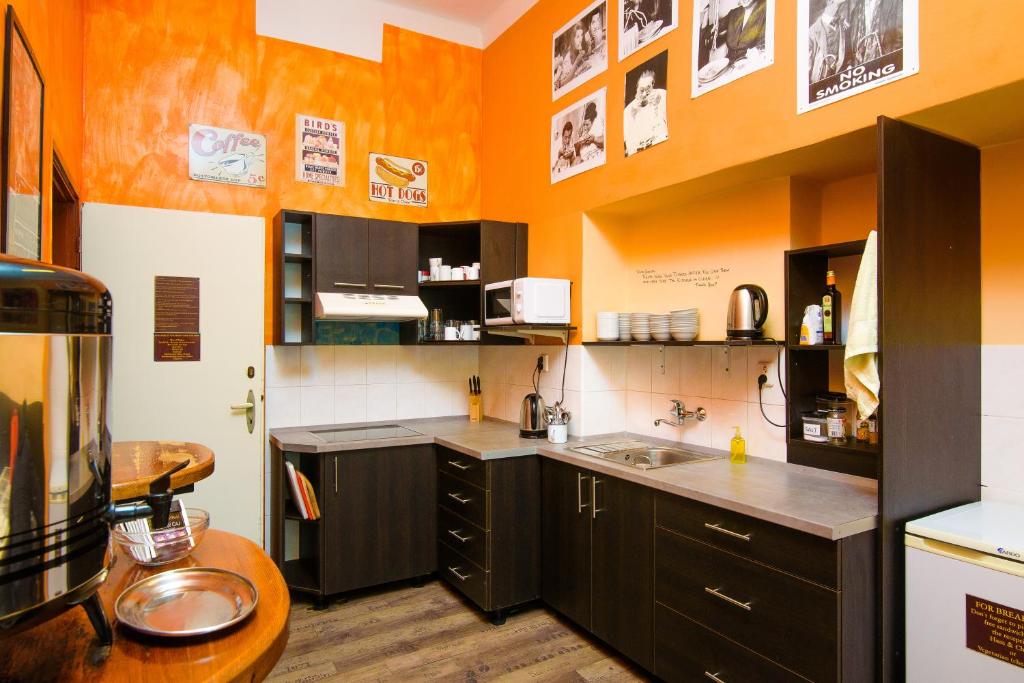 Kuchyň nebo kuchyňský kout v ubytování Best Spot Hostel