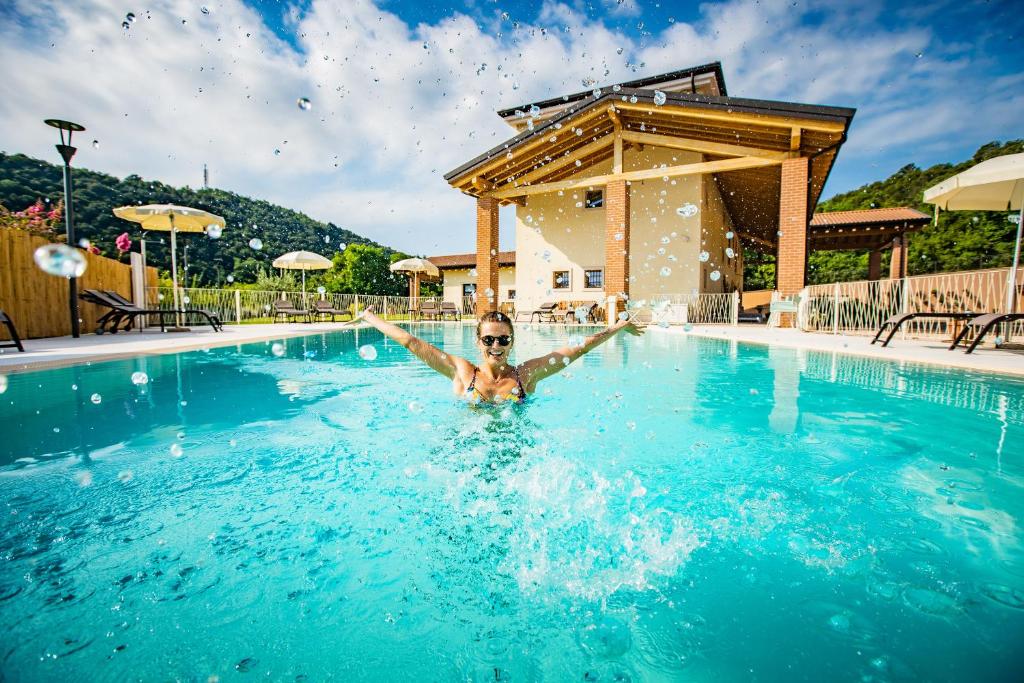 a young boy swimming in a swimming pool at Agriturismo La Pertica in Costermano