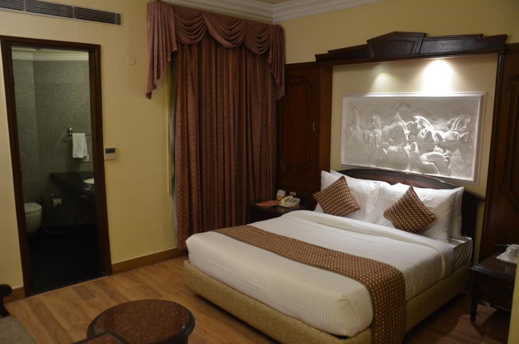 HOTEL ARYA - Deluxe Double Room