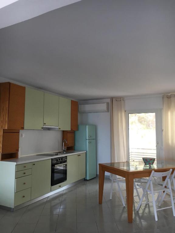 Kuchyň nebo kuchyňský kout v ubytování Aristotelia Gi - Panorama