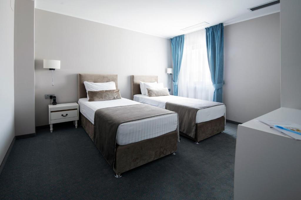 New Era Hotel Old Town Bucharest parking with fee nearby - 豪华双胞胎房间