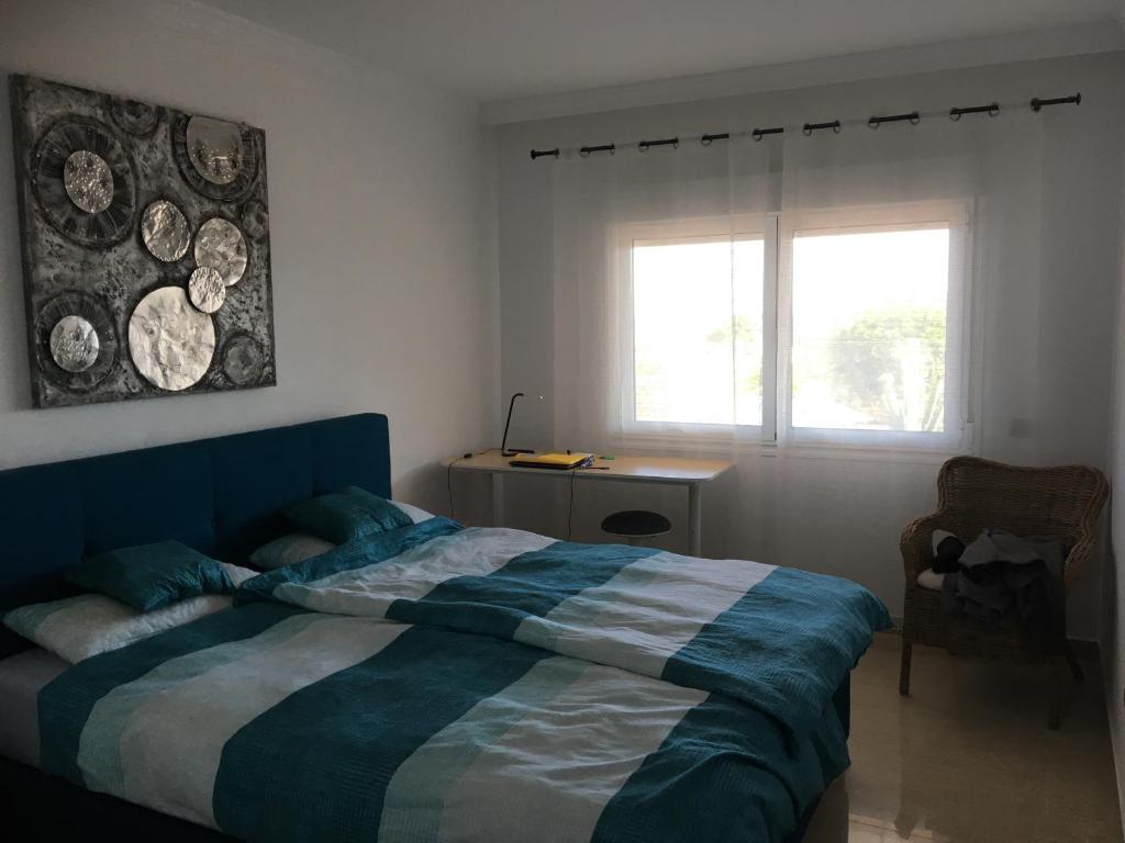 Postel nebo postele na pokoji v ubytování Royal Marina Golf-B