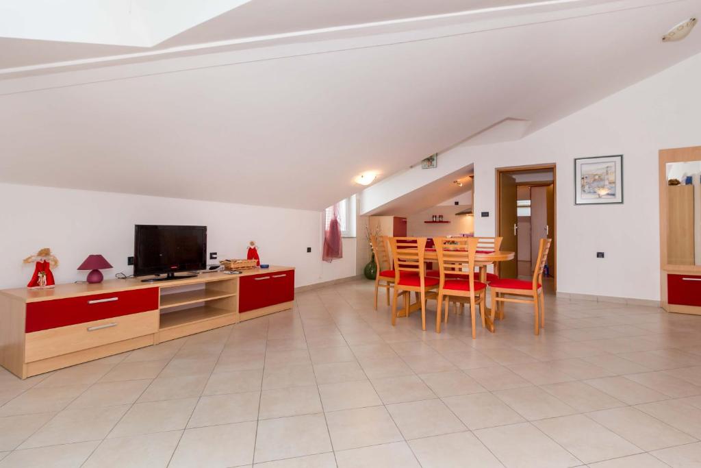 TV a/nebo společenská místnost v ubytování Panoramic View Apartment