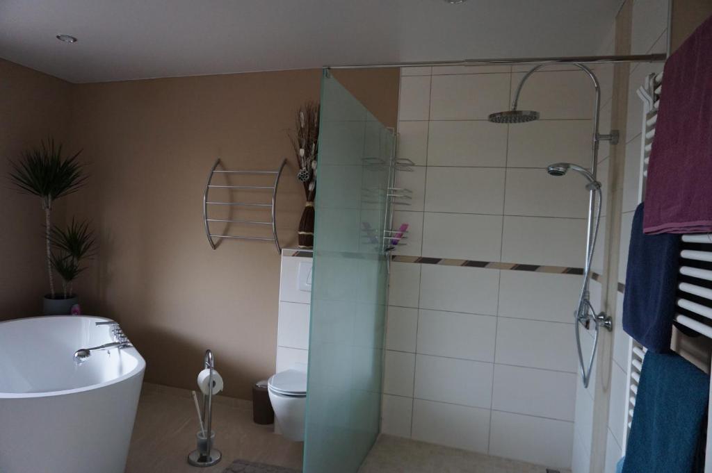 Koupelna v ubytování Moderne Erdgeschoss Kleikamp 4a
