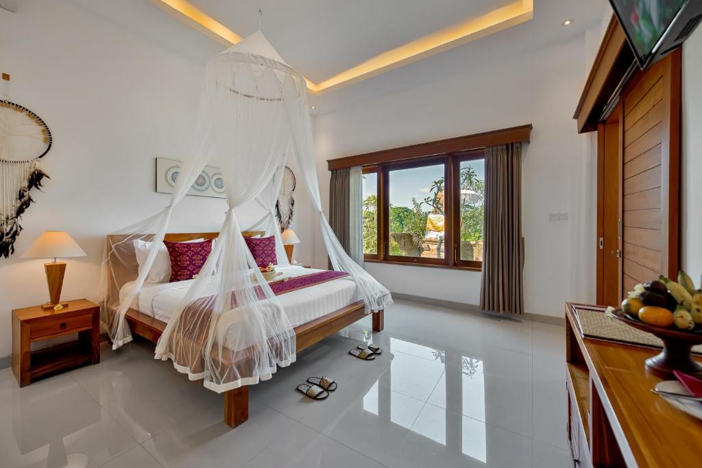 Postel nebo postele na pokoji v ubytování Cenik Villa Ubud