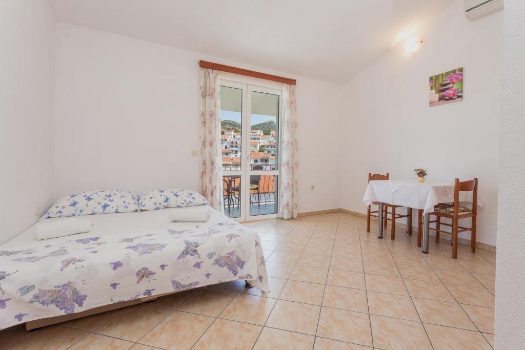 Postel nebo postele na pokoji v ubytování Apartments Sanja