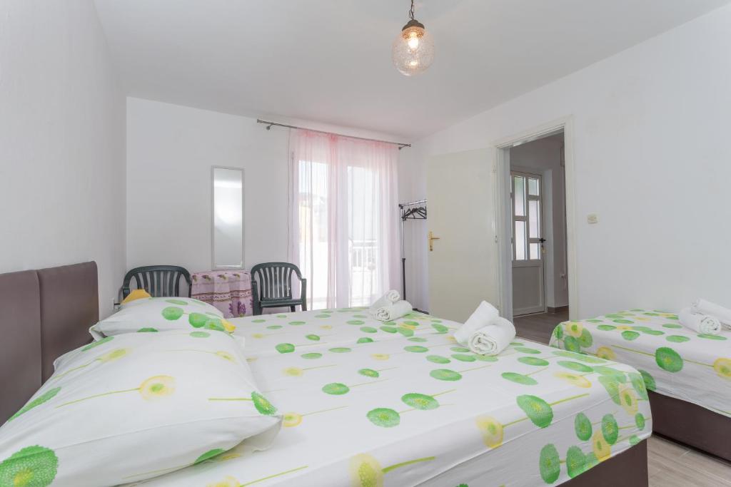 Postel nebo postele na pokoji v ubytování Apartments Sanja