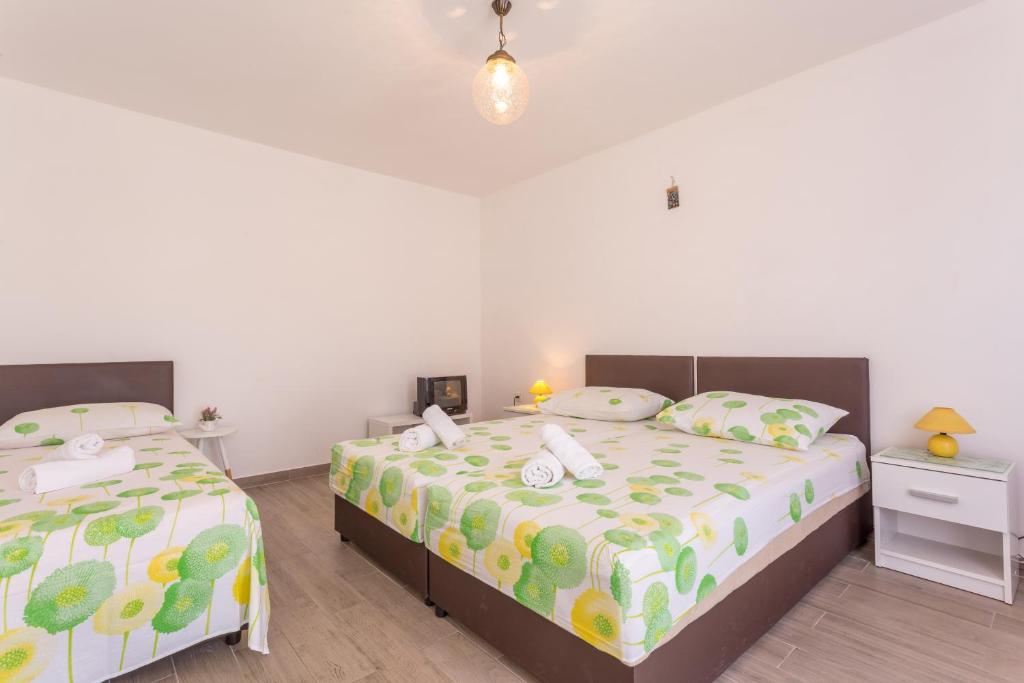 Postel nebo postele na pokoji v ubytování Apartments Sanja
