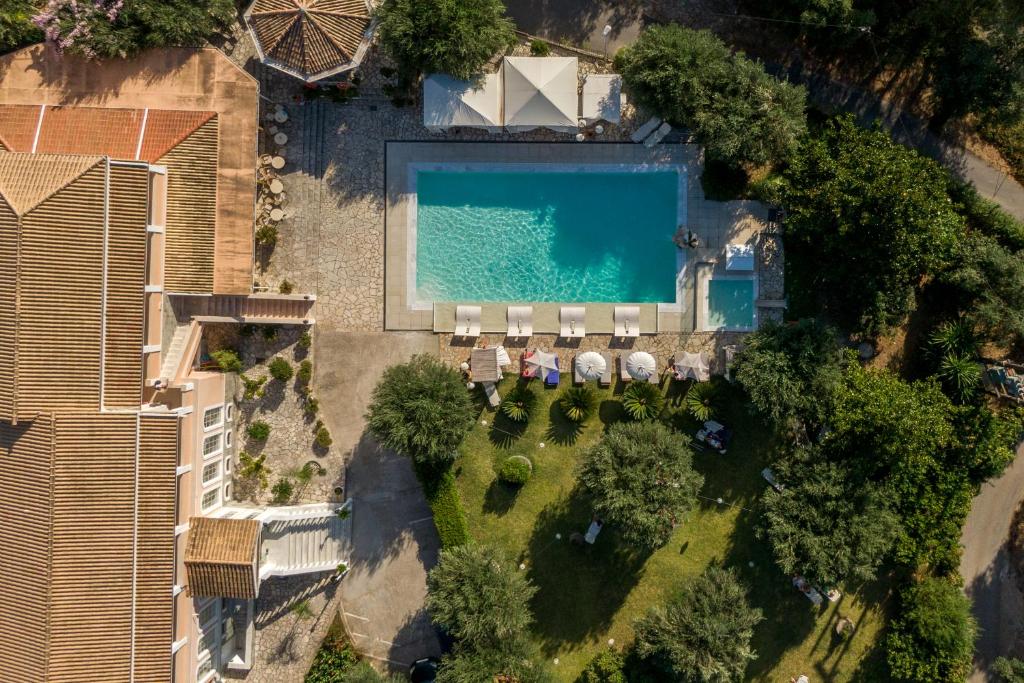 Bazén v ubytování Nefeli Hotel nebo v jeho okolí