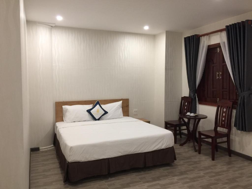 Ліжко або ліжка в номері Thanh Truc Hotel Ca Mau