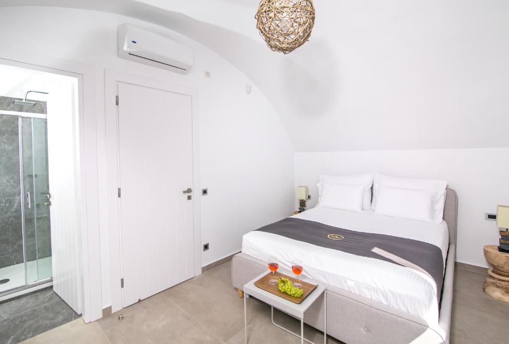 Postel nebo postele na pokoji v ubytování Aegean Melody Suites & Villas