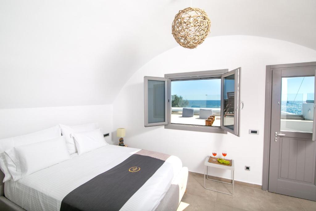 Postel nebo postele na pokoji v ubytování Aegean Melody Suites & Villas