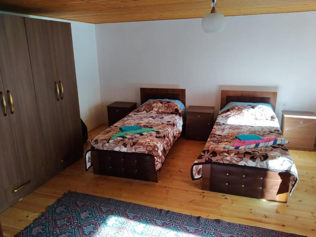 Postel nebo postele na pokoji v ubytování Guesthouse Shtini