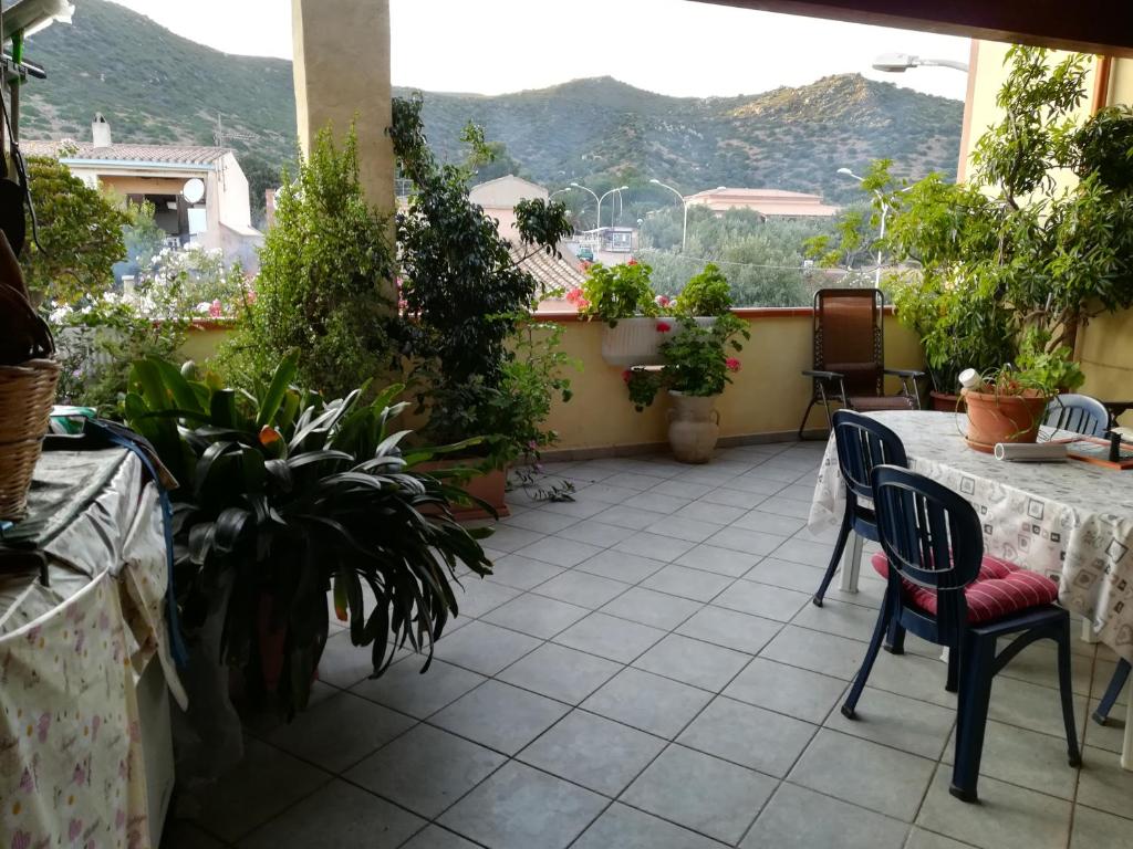 a patio with a table and chairs and plants at B&B Is Pranus a Mari Casa Privata in Solanas