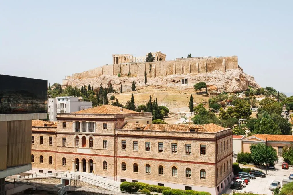 Across Acropolis Museum chic design apartment!, Atena, Grecia