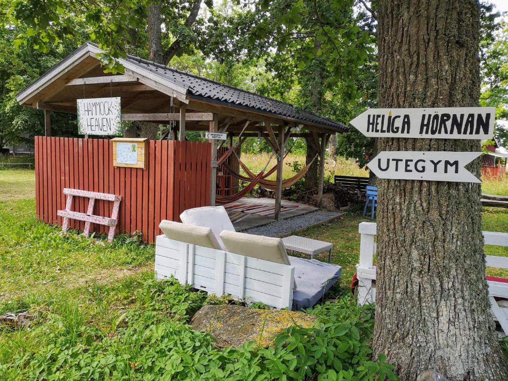 Zahrada ubytování STF Hagaby/Lantgården Hostel