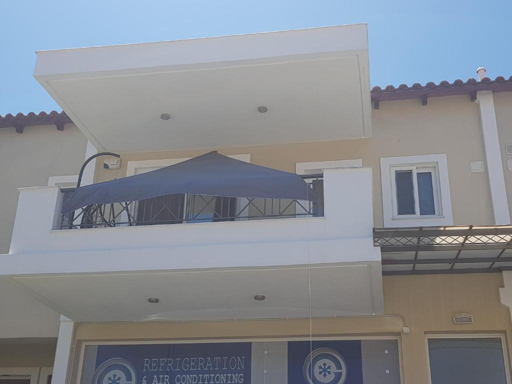Balkón alebo terasa v ubytovaní 'Seaside Paradise' Elegant Apartment in Nea Makri