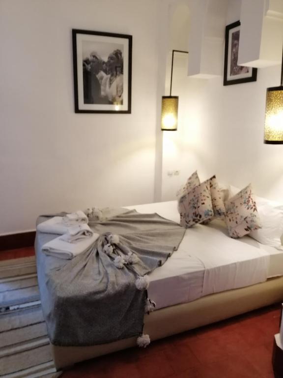 Postel nebo postele na pokoji v ubytování Riad Swaka