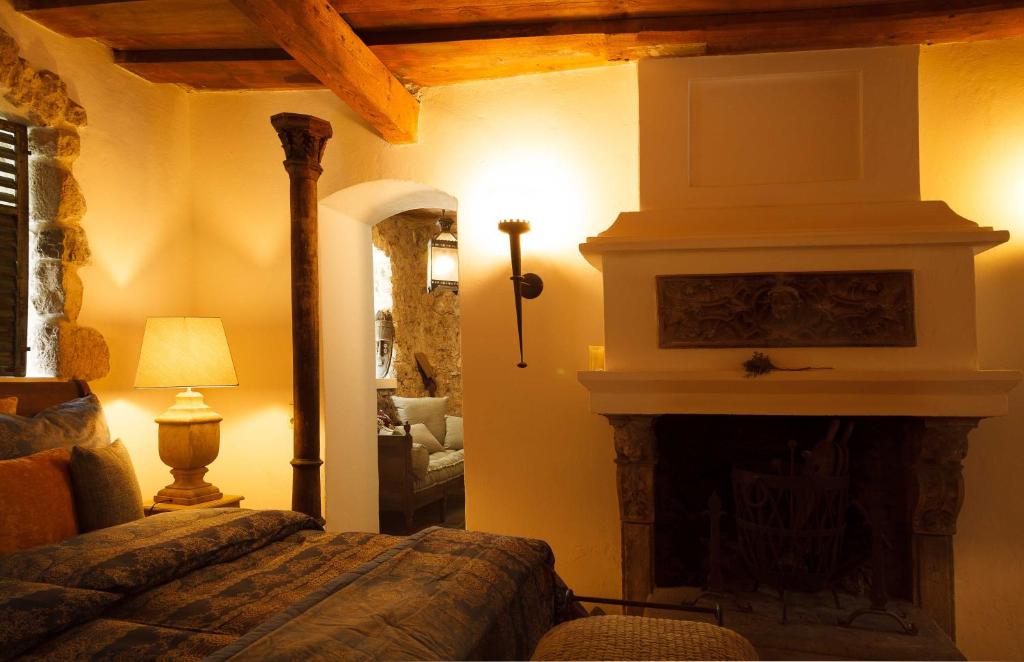 Living History (adults only) - 2