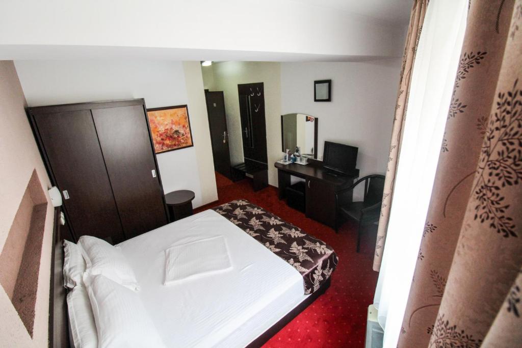 Postel nebo postele na pokoji v ubytování Hotel Razvan
