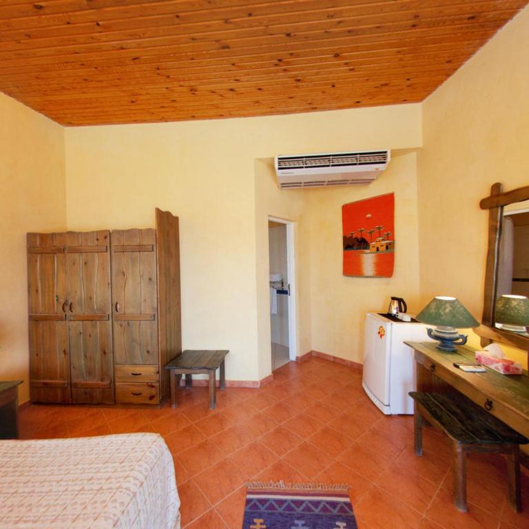 Postel nebo postele na pokoji v ubytování Nakhil Inn Nuweiba