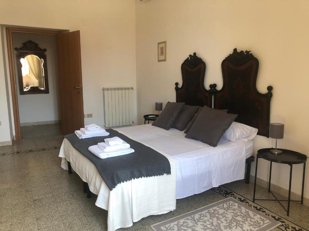 Łóżko lub łóżka w pokoju w obiekcie Central House Terracina