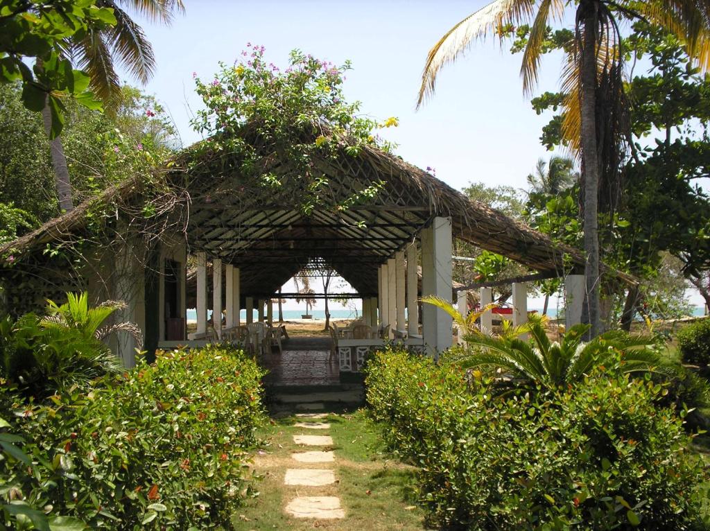 Zahrada ubytování MAR SERENO Recinto Natural Casa Museo MERY LORA de CIFUENTES Condominio de Cabañas frente al MAR