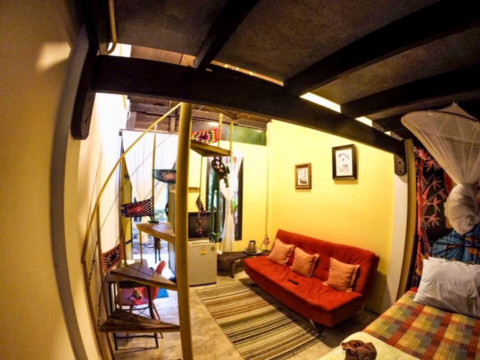 Artist's Place Trat - 7