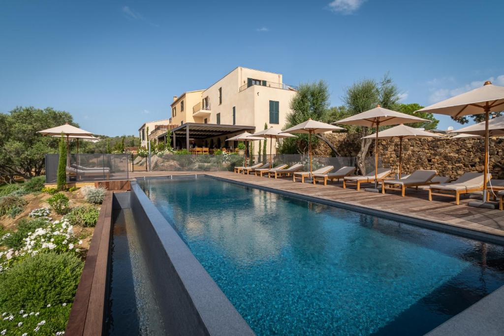 Bazén v ubytování Hôtel Restaurant Villa Joséphine nebo v jeho okolí