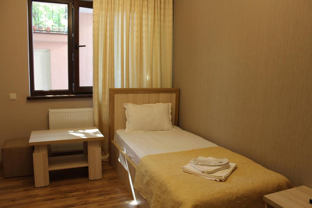 Postel nebo postele na pokoji v ubytování Emis Hotel