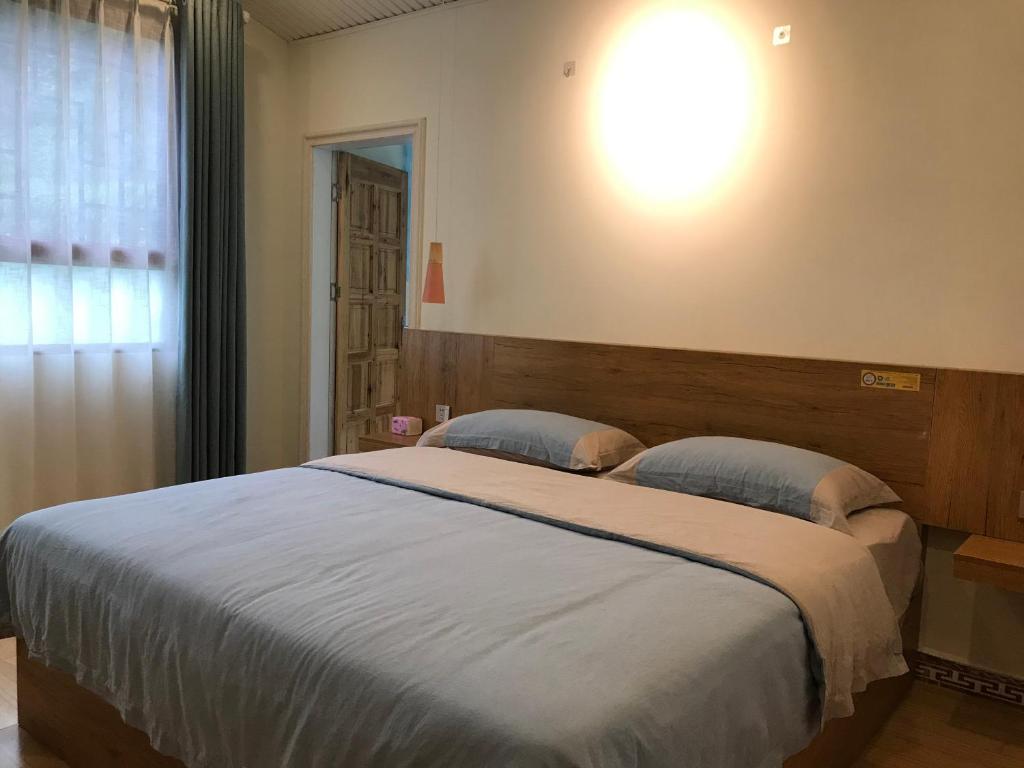 Postel nebo postele na pokoji v ubytování Enshi Grand Canyon Chunlun Farmstay