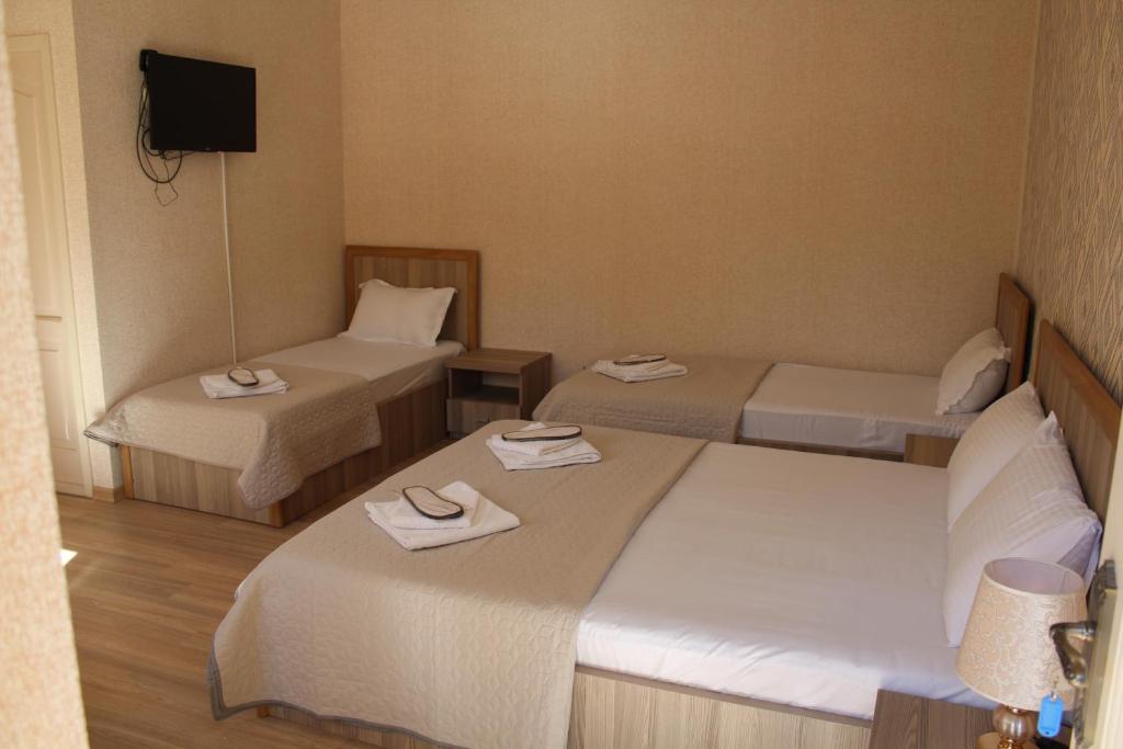 Postel nebo postele na pokoji v ubytování Emis Hotel