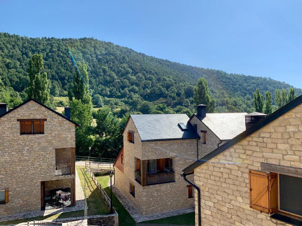 Casa Mya. A Modern Duplex in the Spanish Pyrenees, Aso de ...