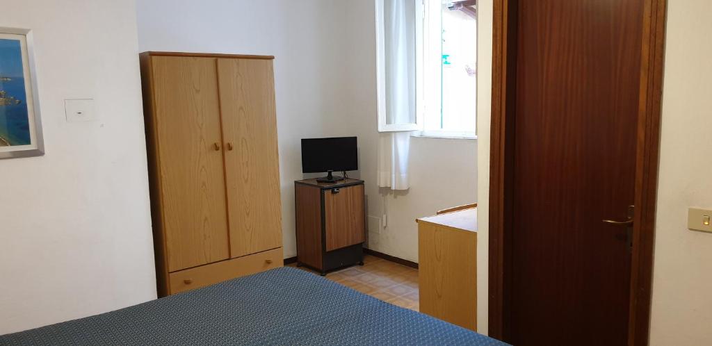 TV a/nebo společenská místnost v ubytování Hotel Anselmi