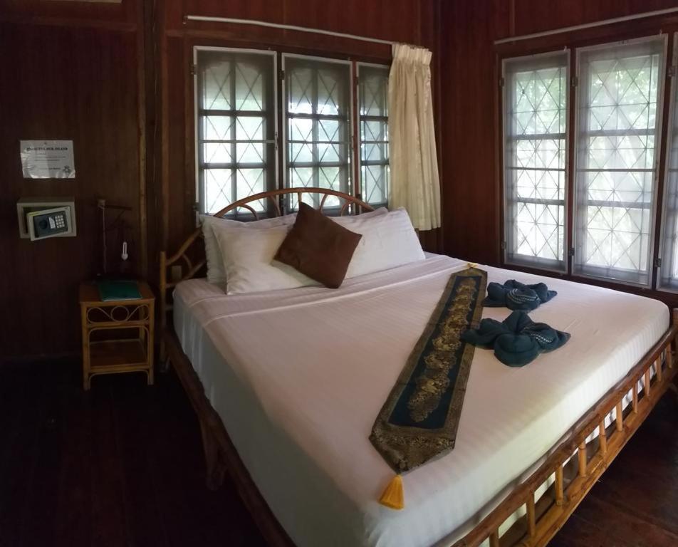 Postel nebo postele na pokoji v ubytování Koh Tao Royal Resort