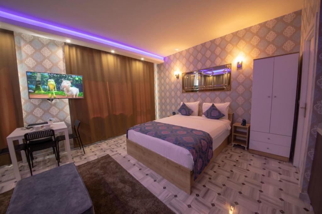 Postel nebo postele na pokoji v ubytování ROYAL TAKSIM SUITES