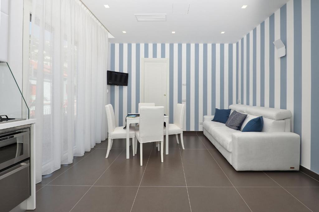 Telewizja i/lub zestaw kina domowego w obiekcie Costa d'Amalfi Apartments