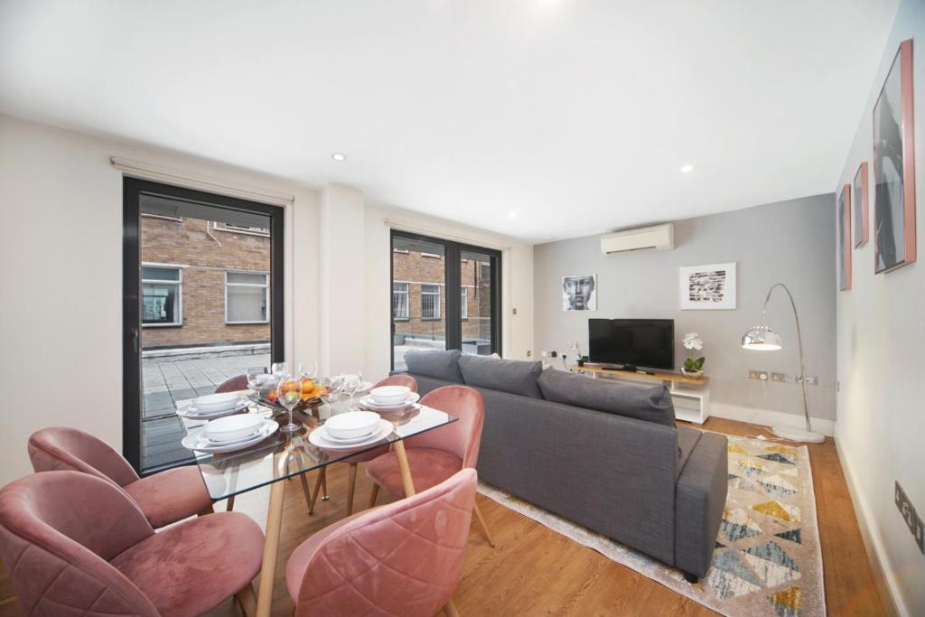 a living room with a couch and a table and chairs at Modern Apartments in Bayswater Central London FREE WIFI & AIRCON by City Stay Aparts London in London
